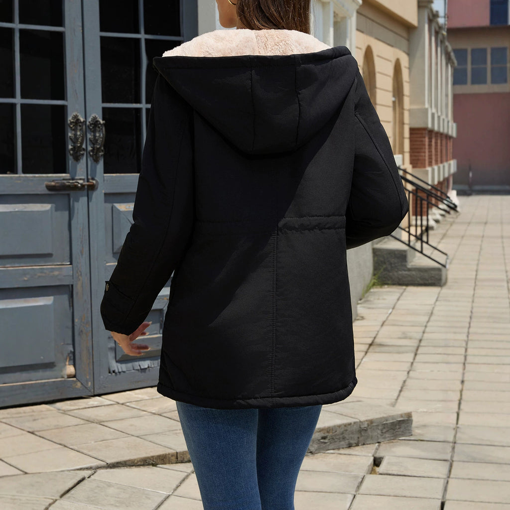 Schwarzer Daunen‑Coat mit Kapuze – Bild 5 | LuxeStyle