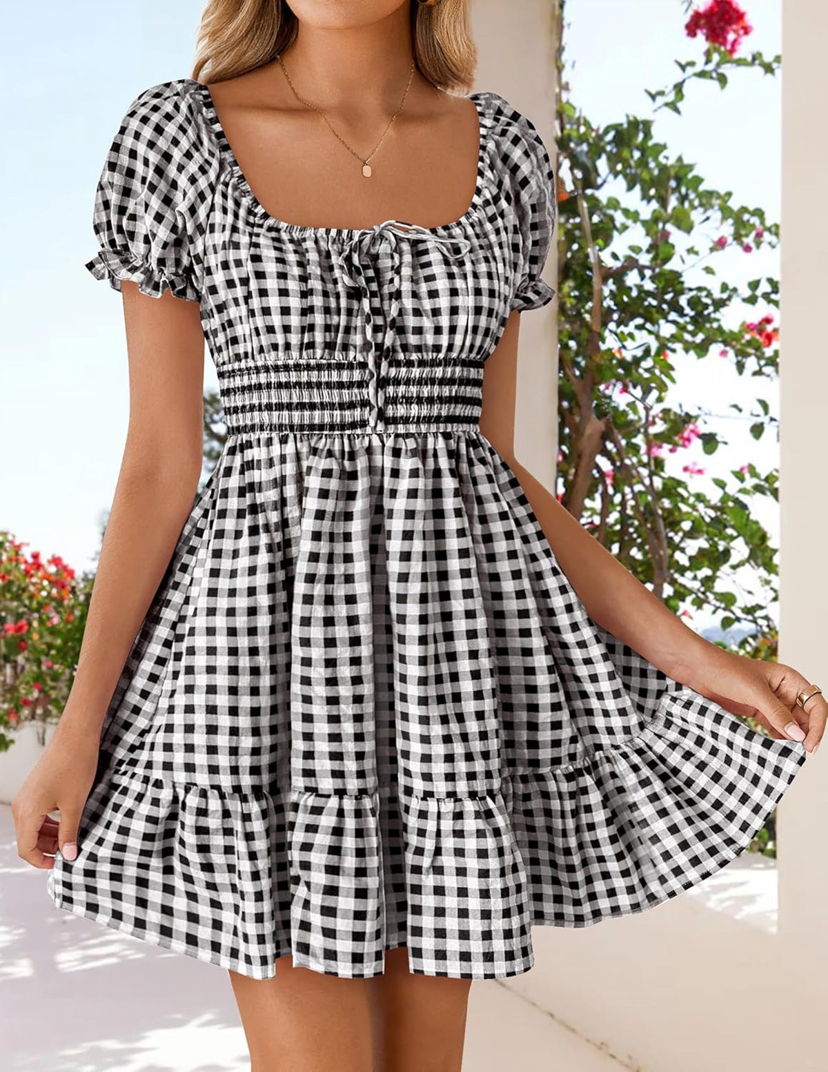 Kariertes Sommerkleid mit eckigem Ausschnitt – Bild 1 | LuxeStyle
