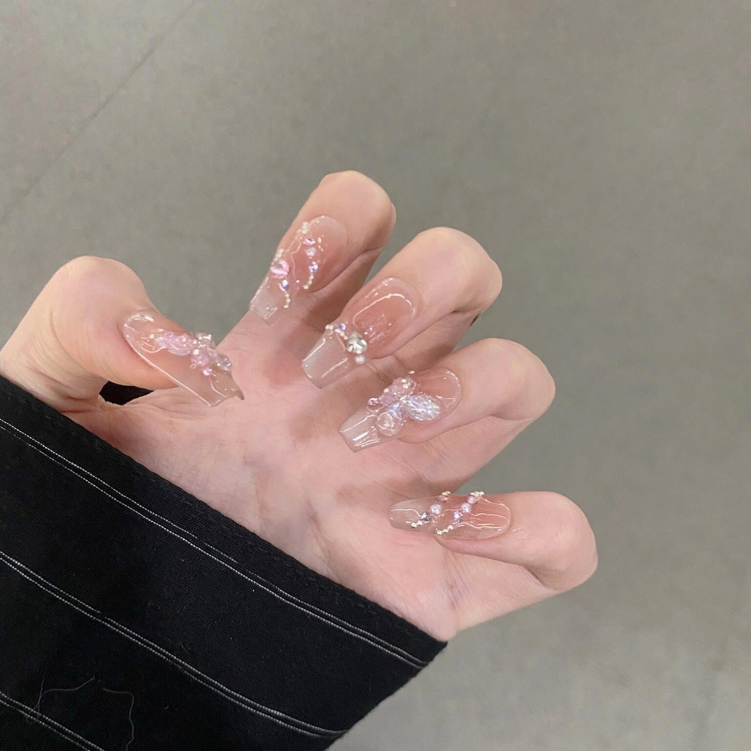 Handgemachte Nägel mit Schmetterling & Cat Eye