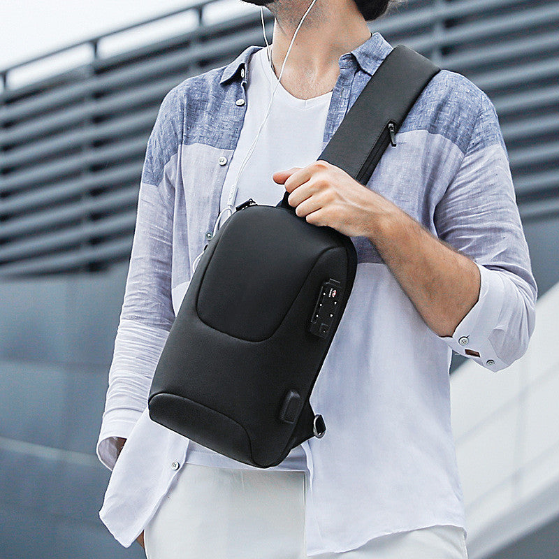 Anti-Diebstahl Umhängetasche mit USB-Ladeanschluss – Bild 3 | LuxeStyle