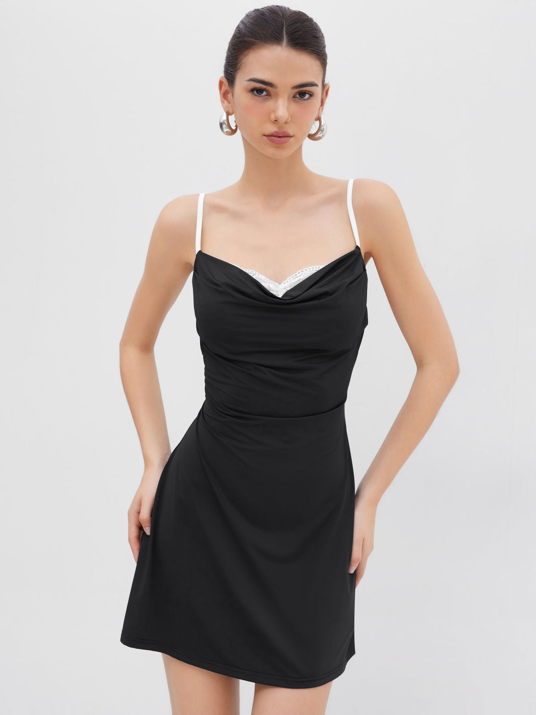 Französisches Mini-Kleid mit Farbblock-Trägern – Bild 5 | LuxeStyle