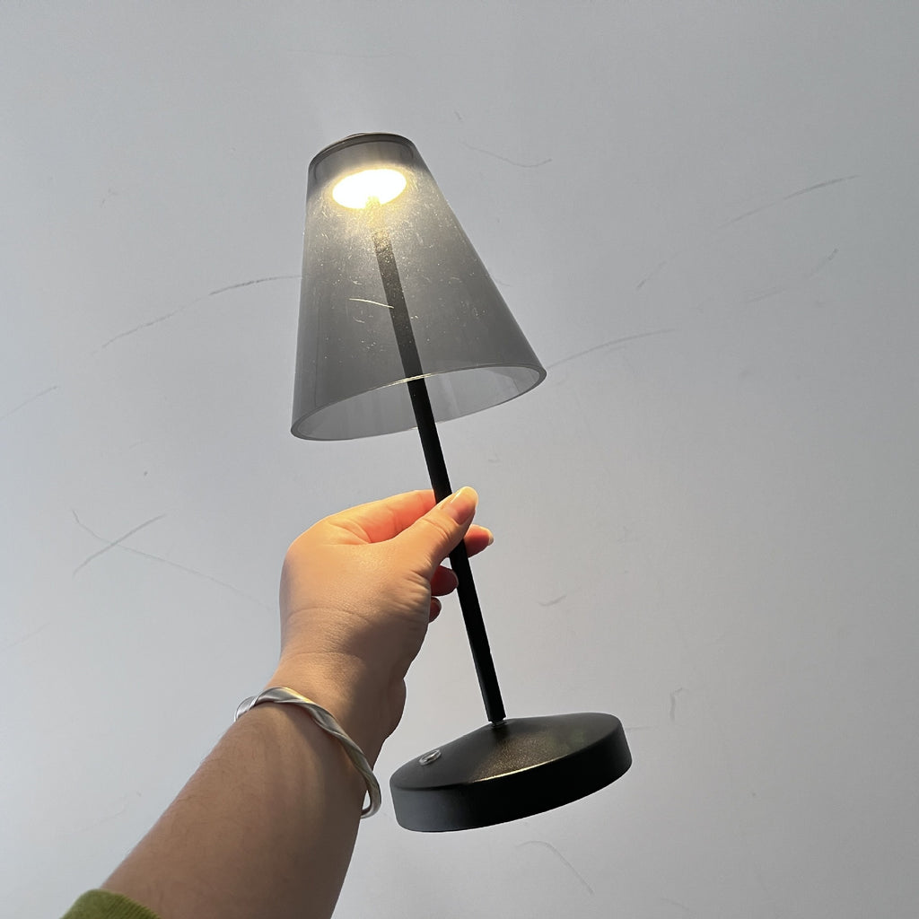 Nachtlicht mit LED-Lampe, USB-Ladefunktion – Bild 2 | LuxeStyle