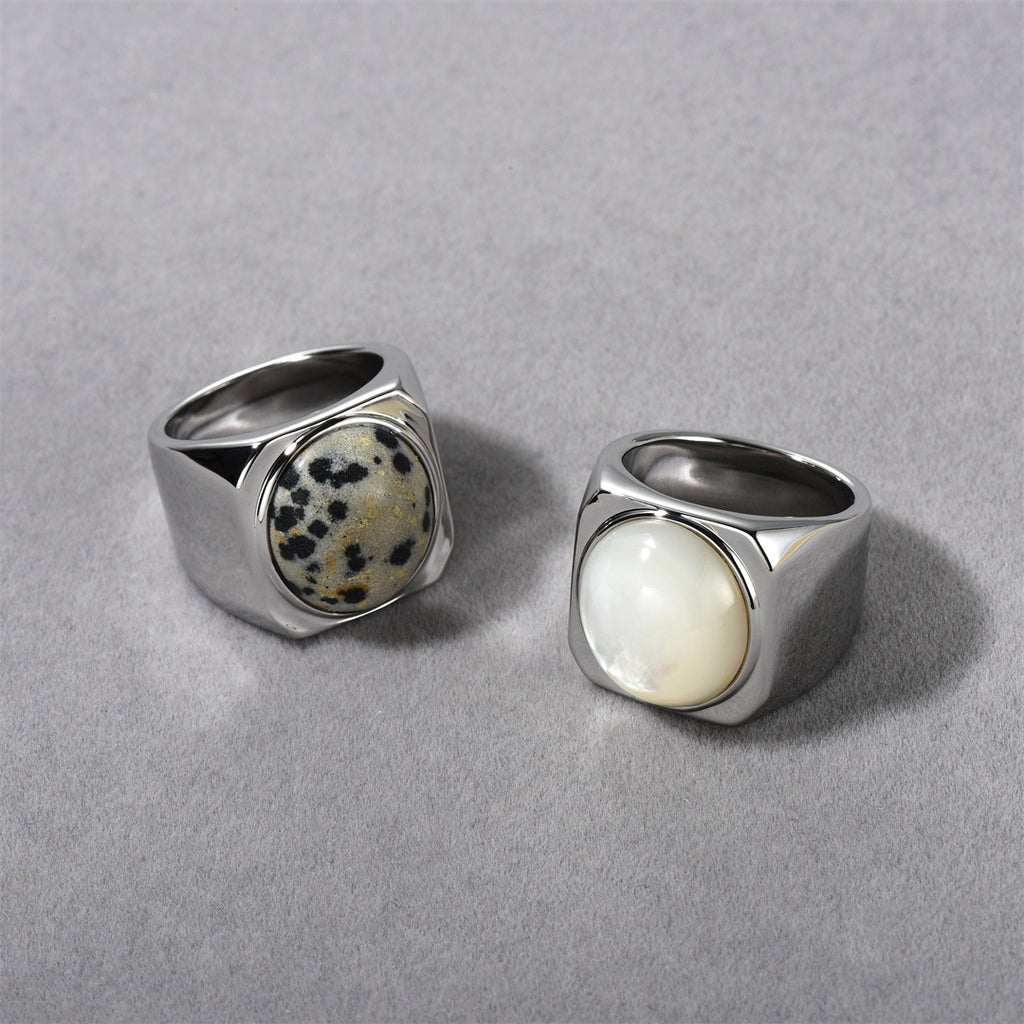 Ovaler Ring mit Marmorstein und Perlmutt