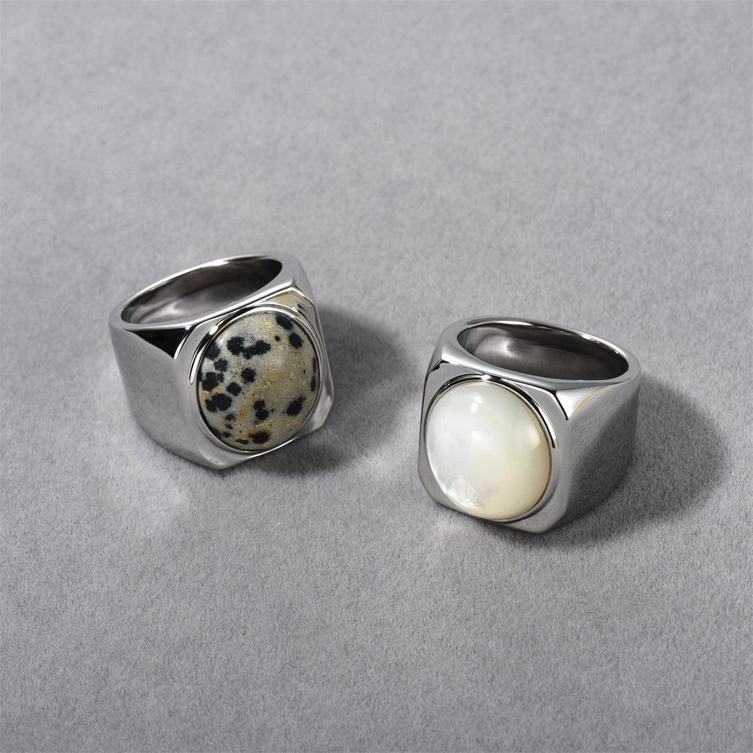 Ovaler Ring mit Marmorstein und Perlmutt