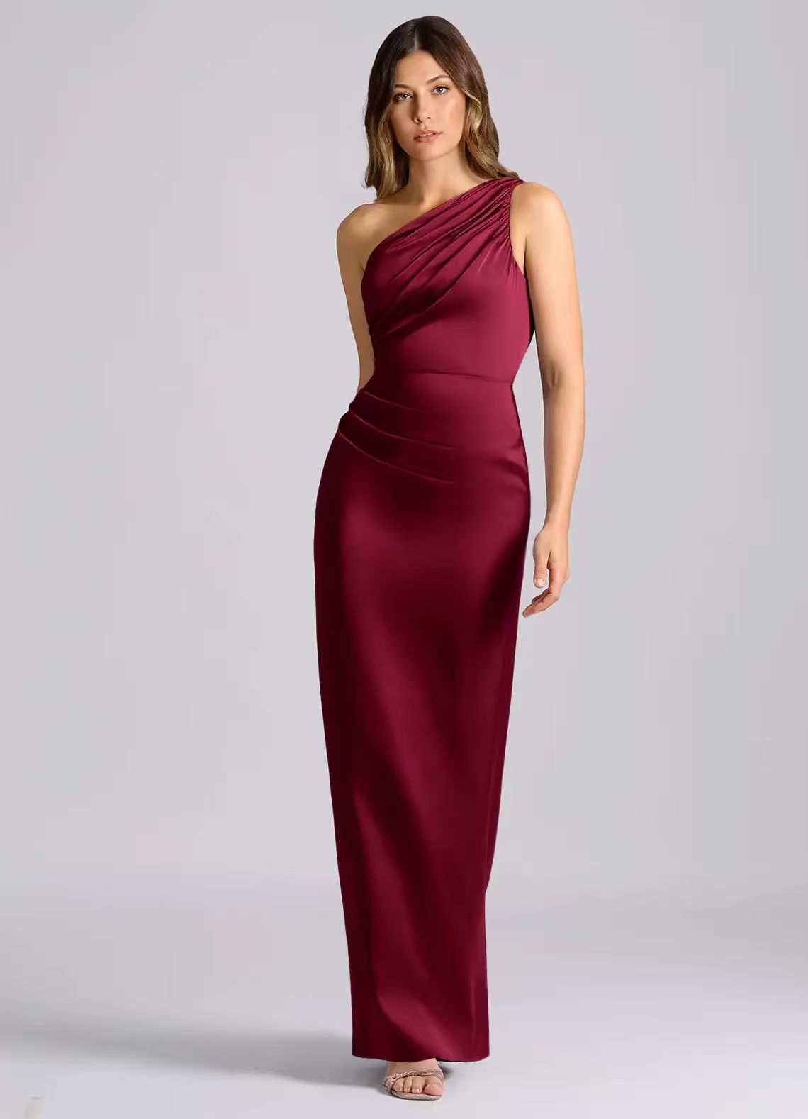 Elegantes schulterfreies Satin-Bodycon-Kleid – Bild 2 | LuxeStyle