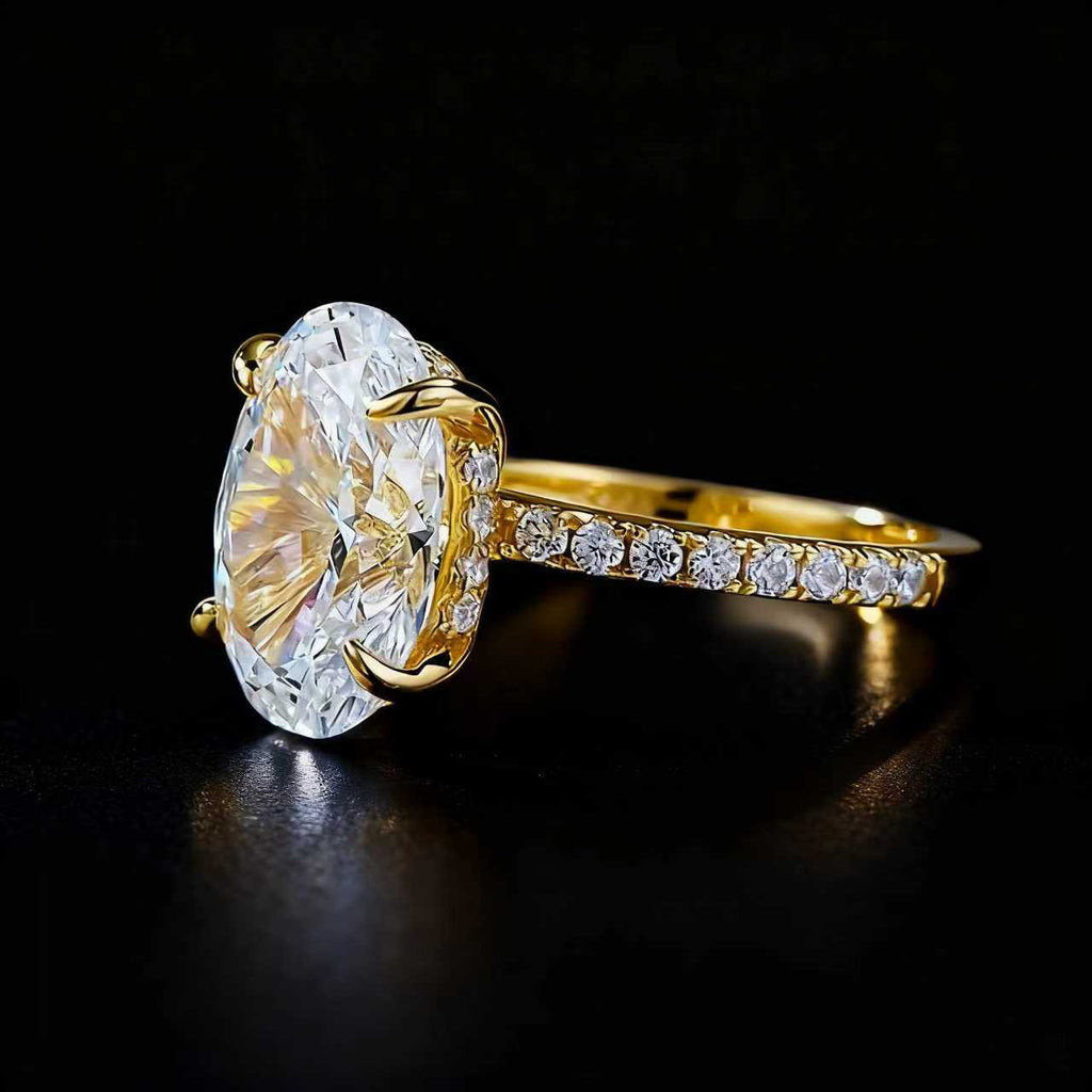 Eleganter Moissanit Ring im «Taubenei»-Design – Bild 3 | LuxeStyle
