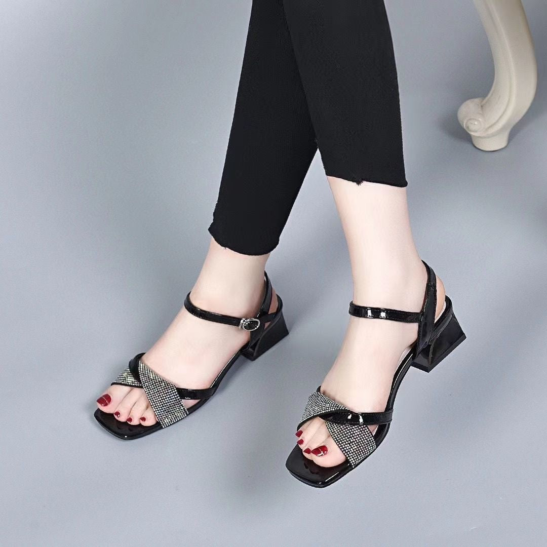 Schwarze Sandalen mit Lederriemen – Bild 2 | LuxeStyle