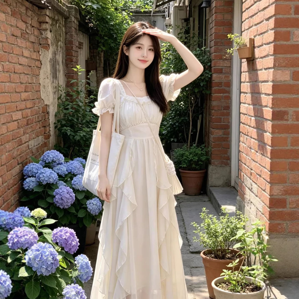 Französisches Midi-Kleid mit Puffärmeln