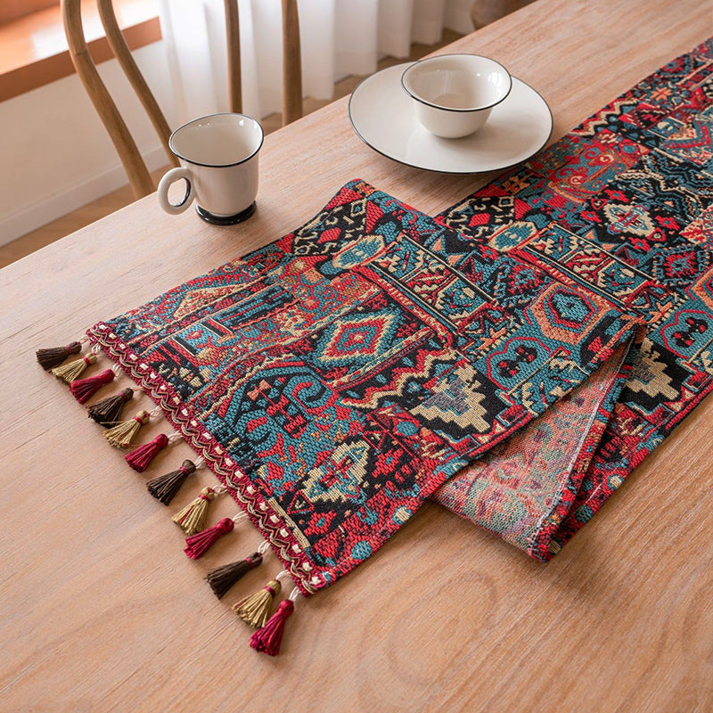 Rhyme Nordic Jacquard Tischläufer mit Quasten