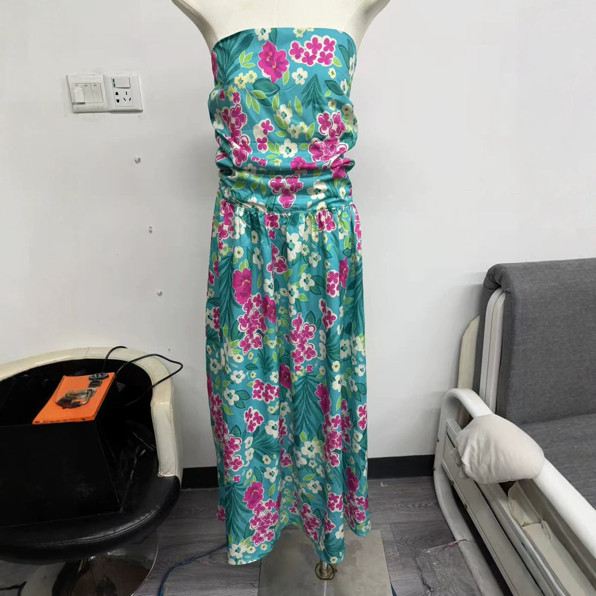 Vintage Bandeau Maxikleid mit Blumenmuster – Bild 9 | LuxeStyle