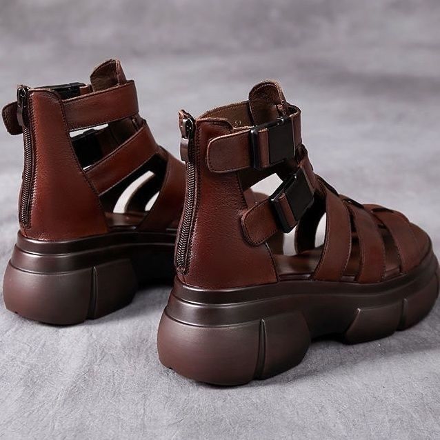 Retro-Sandalen aus Lederimitat mit Lochmuster – Bild 8 | LuxeStyle