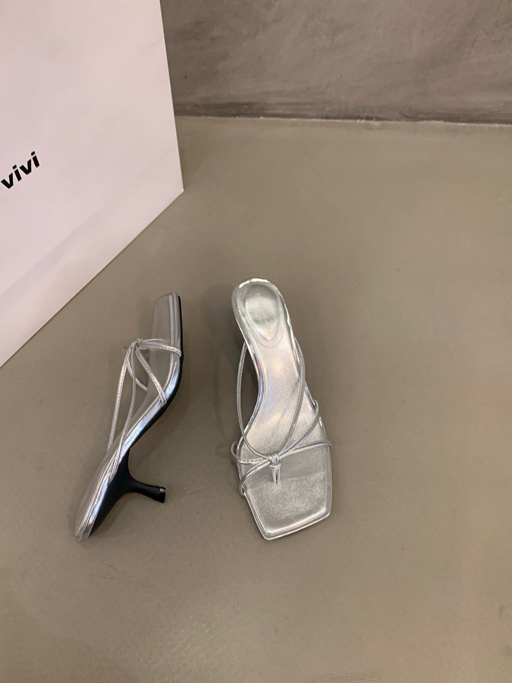 Elegante T-Strap Sandalen