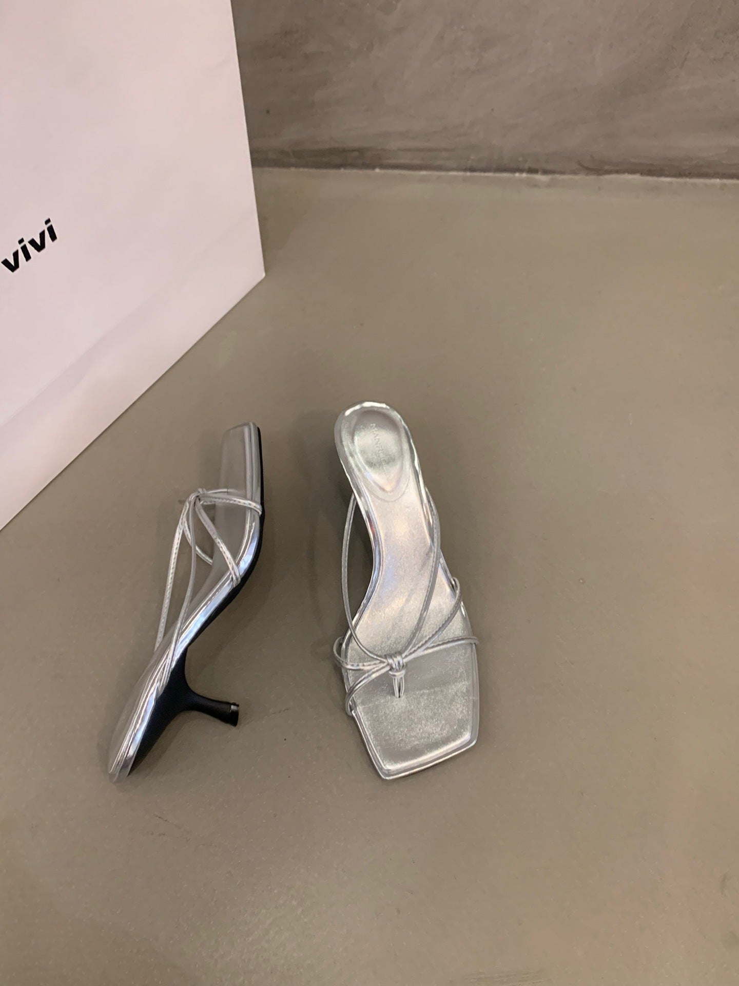 Elegante T-Strap Sandalen