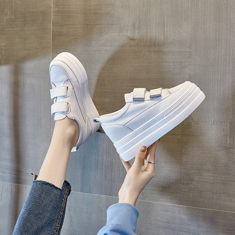 Damen Leder-Sneaker mit Klettverschluss – Bild 3 | LuxeStyle