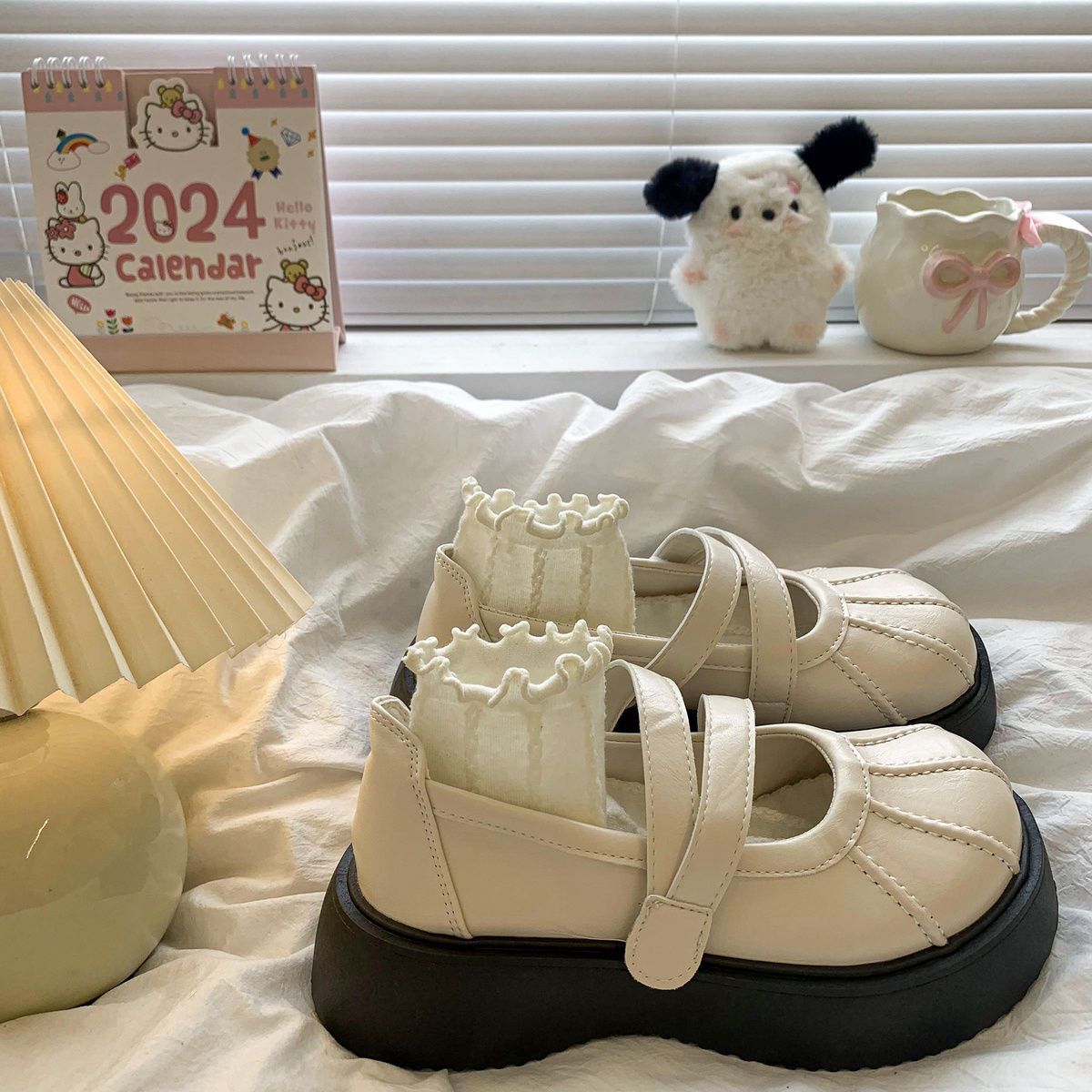 Japan-inspirierte Leder-Halbschuhe mit Absatz