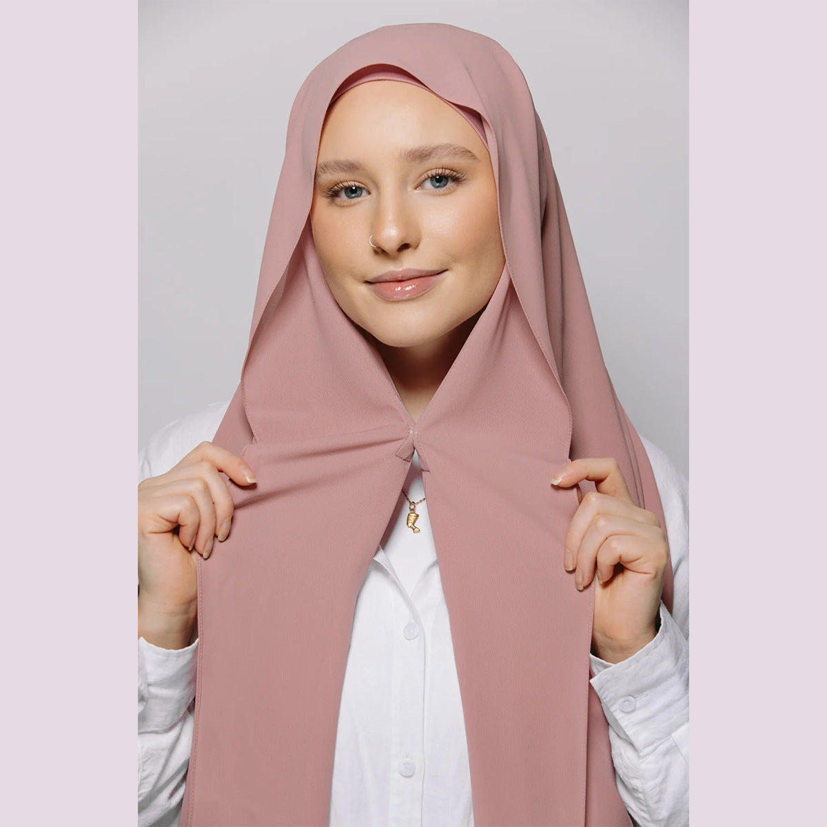 Elegantes Chiffon-Tuch mit Magnetverschluss