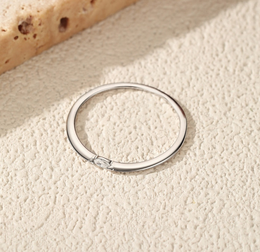 Minimalistischer 925 Sterling Silber Ring für Frauen – Bild 2 | LuxeStyle