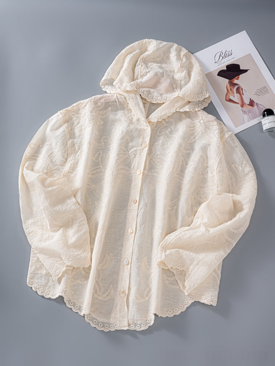 Kapuzen-Shirt mit Stickerei und Häkel-Details – Bild 7 | LuxeStyle