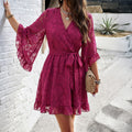 Burgunderrotes Mini-Kleid mit V-Ausschnitt – Bild 6 | LuxeStyle