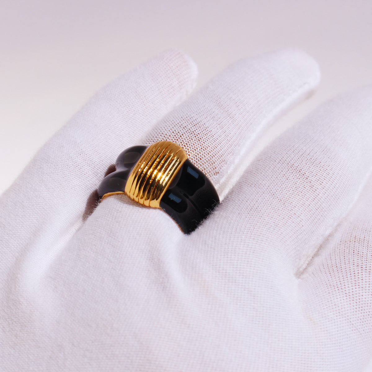 Breiter Statement-Ring mit Wellenmuster – Bild 6 | LuxeStyle