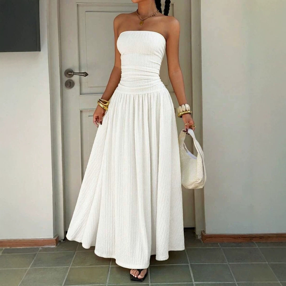 Elegantes trägerloses A-Linien-Kleid