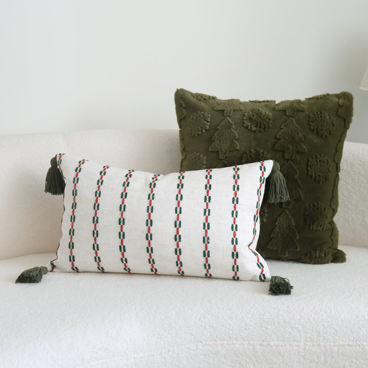 Gestreiftes Kissen mit Quasten | LuxeStyle