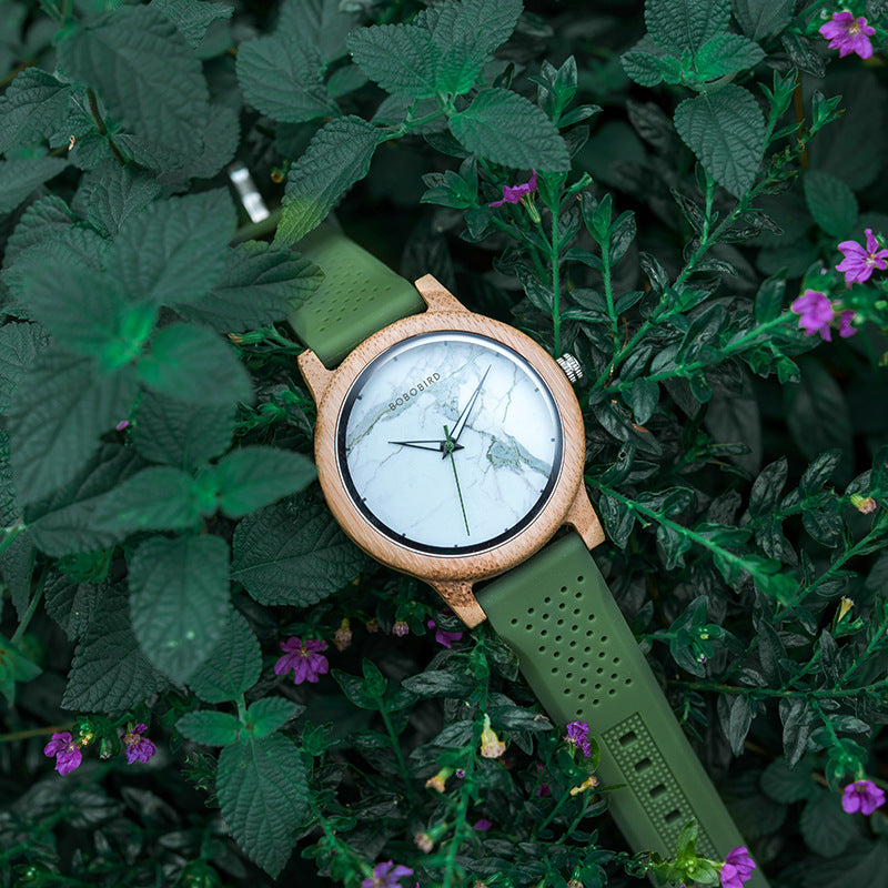 Holz-Armbanduhr minimalistisch