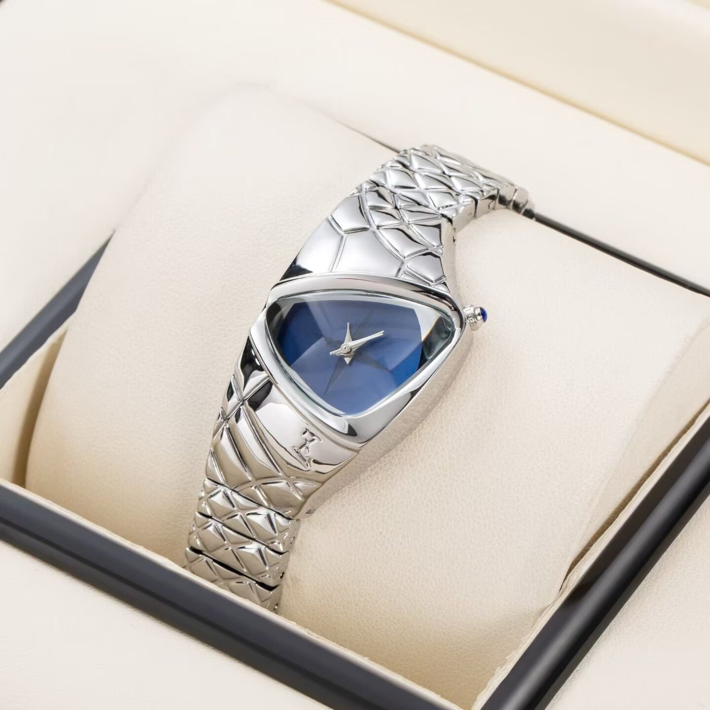 Dreieck-Armbanduhr