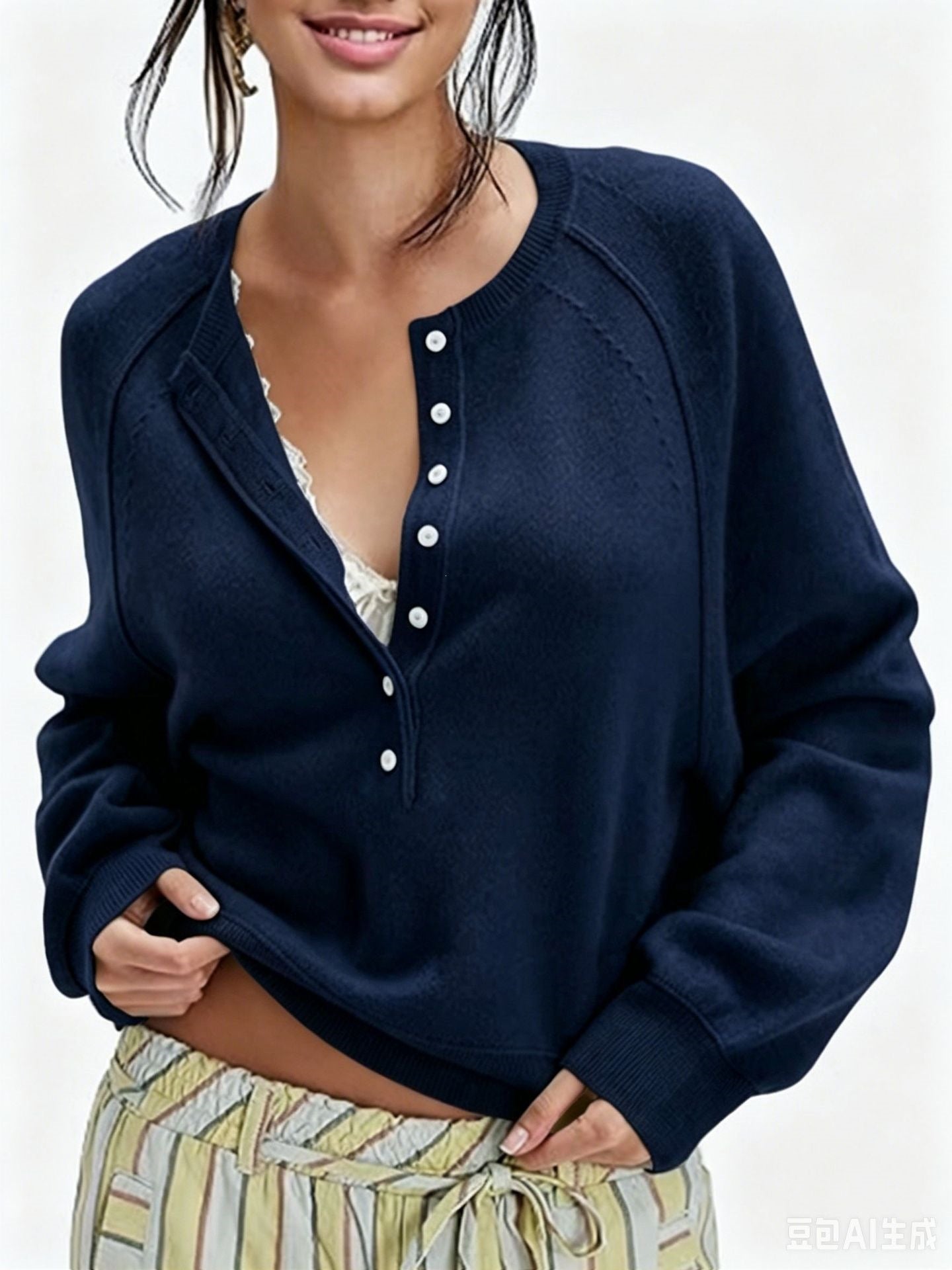Halbgeöffnete Bluse mit Knöpfen