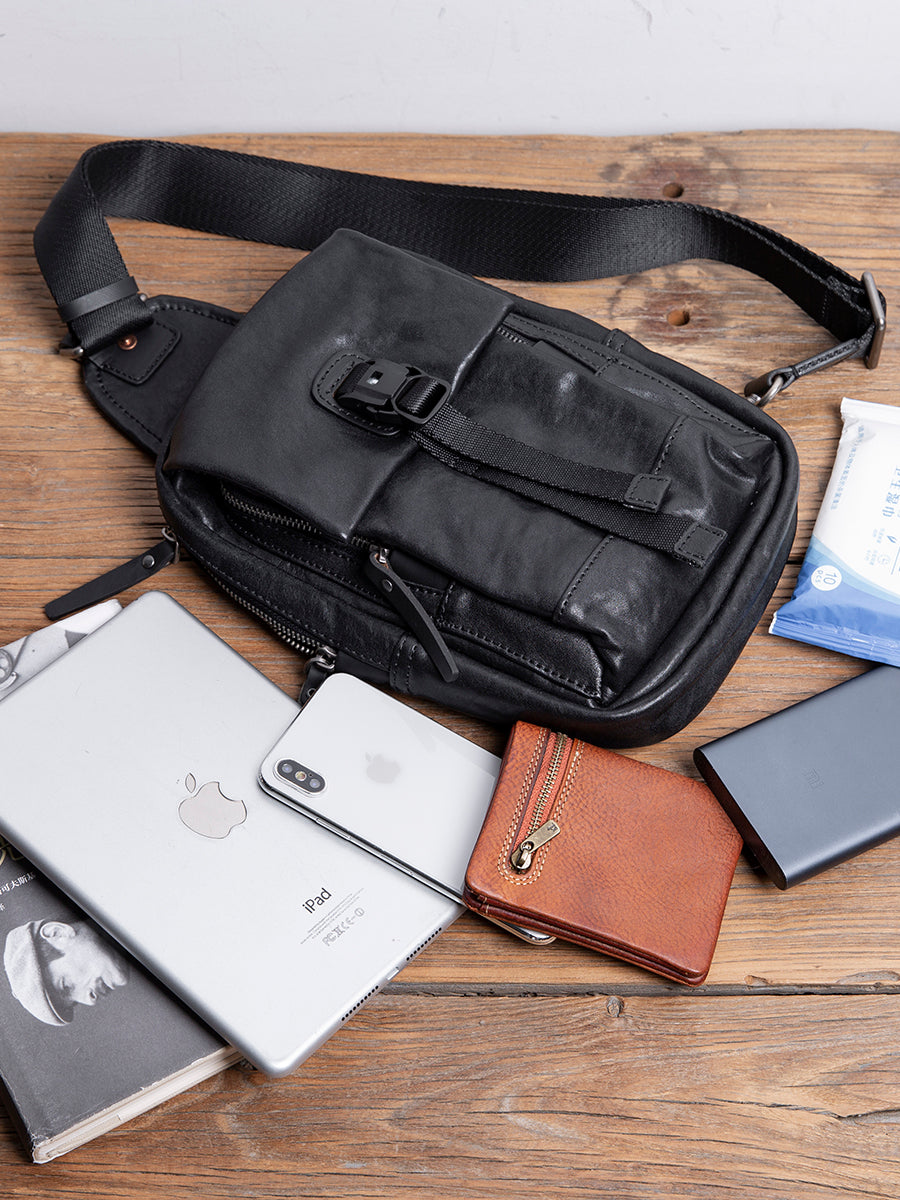 Kleine Brusttasche aus echtem Leder – schwarz – Bild 3 | LuxeStyle