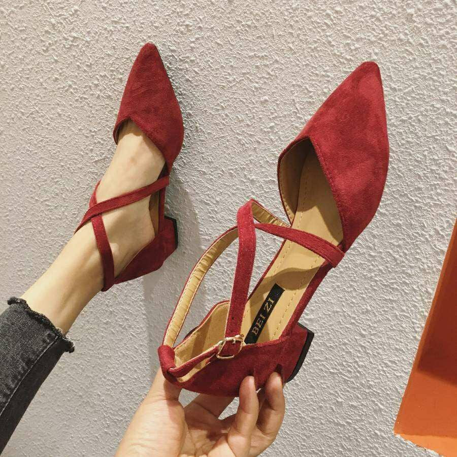 Flache, spitze Zehen Schuhe mit Kreuzband – Schwarz/Rot – Bild 17 | LuxeStyle