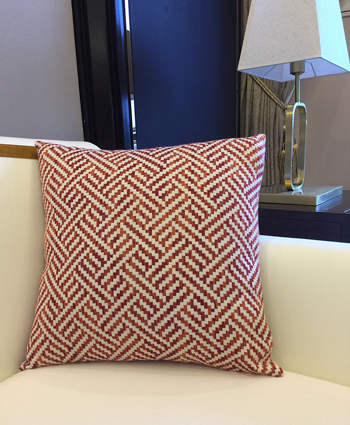 Kissen mit geometrischem Orangen-Muster