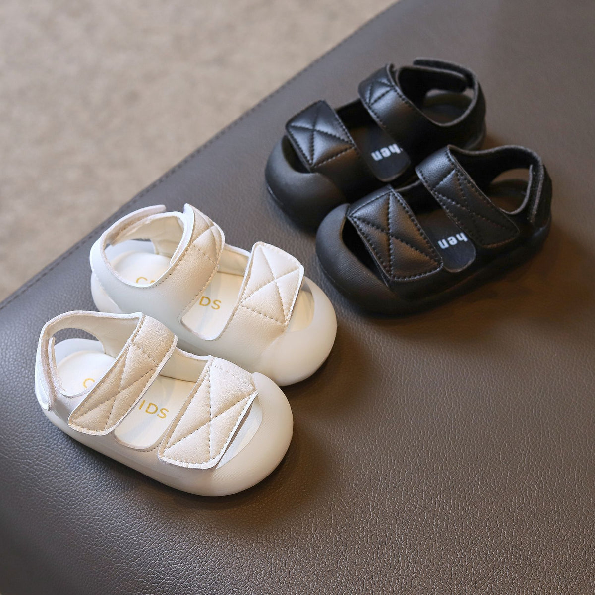 Kinderlaufschuhe mit atmungsaktivem Mikrofasermaterial – Bild 4 | LuxeStyle