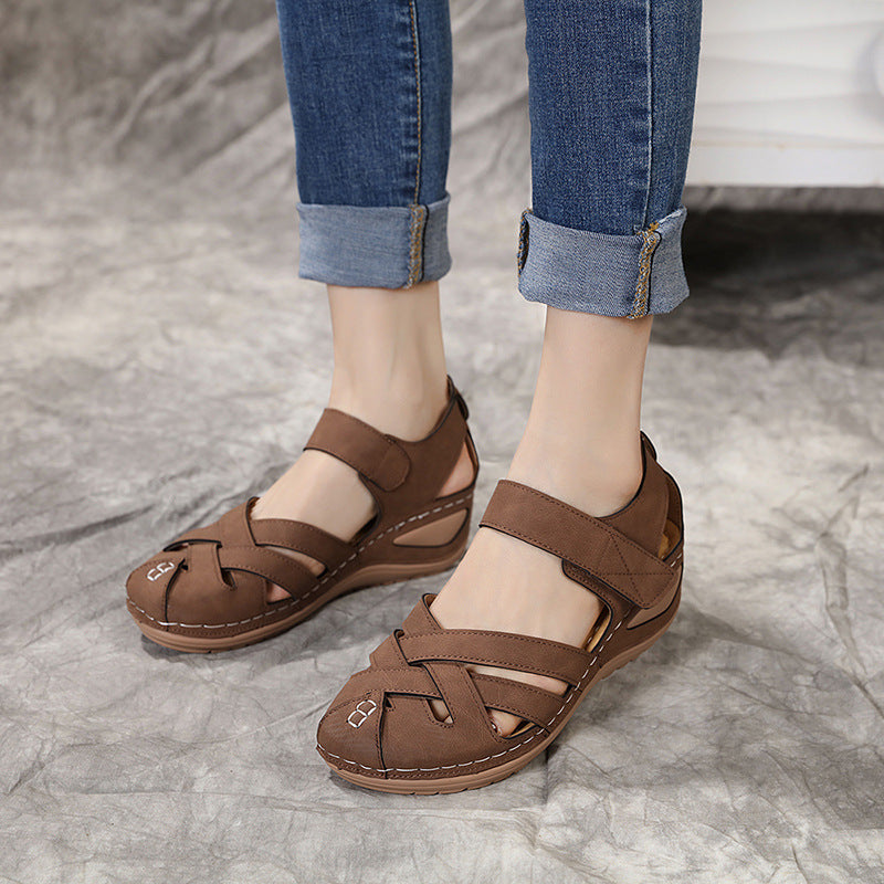 Keilsandalen mit geschlossenem Zehenbereich | LuxeStyle
