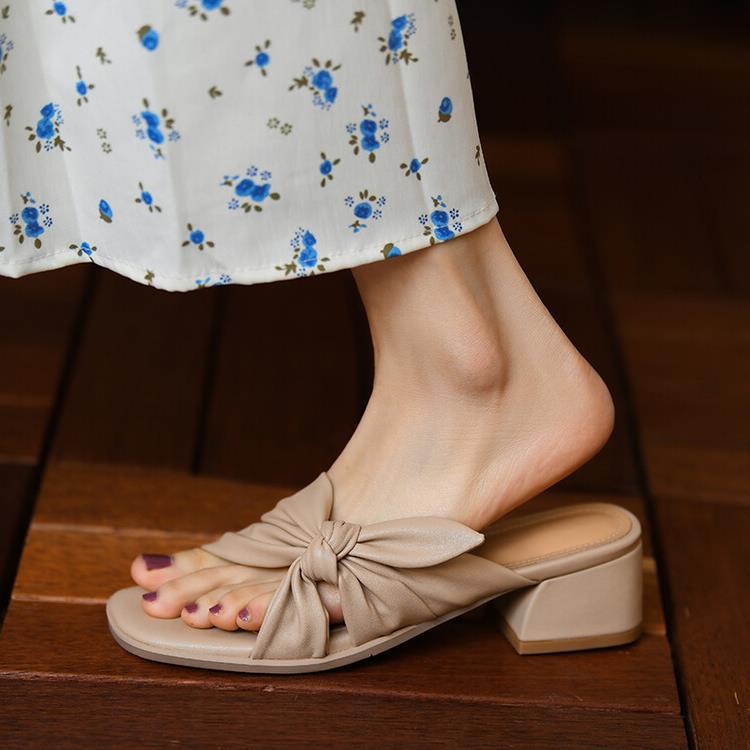 Flache Sandale mit Farbkästen – Casual