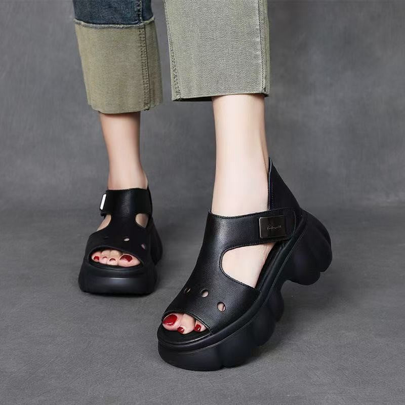 Bequeme Sandalen mit dicker Sohle