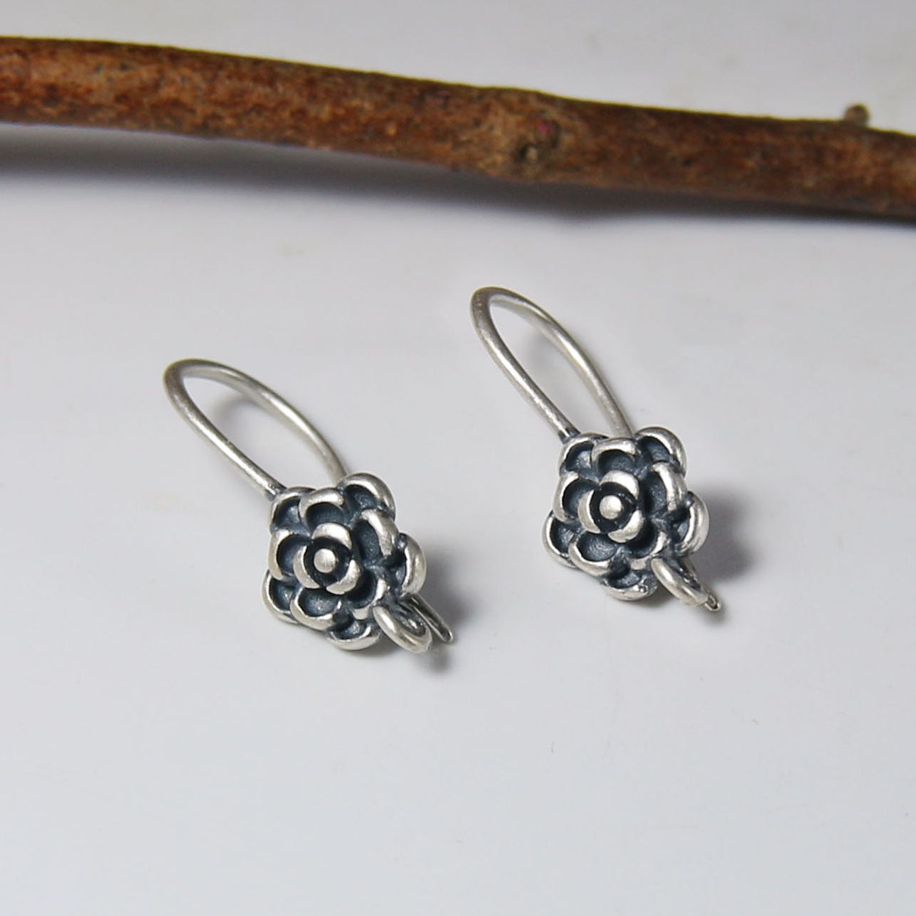 Ohrhaken "Ethno-Blume" aus 925er Sterlingsilber