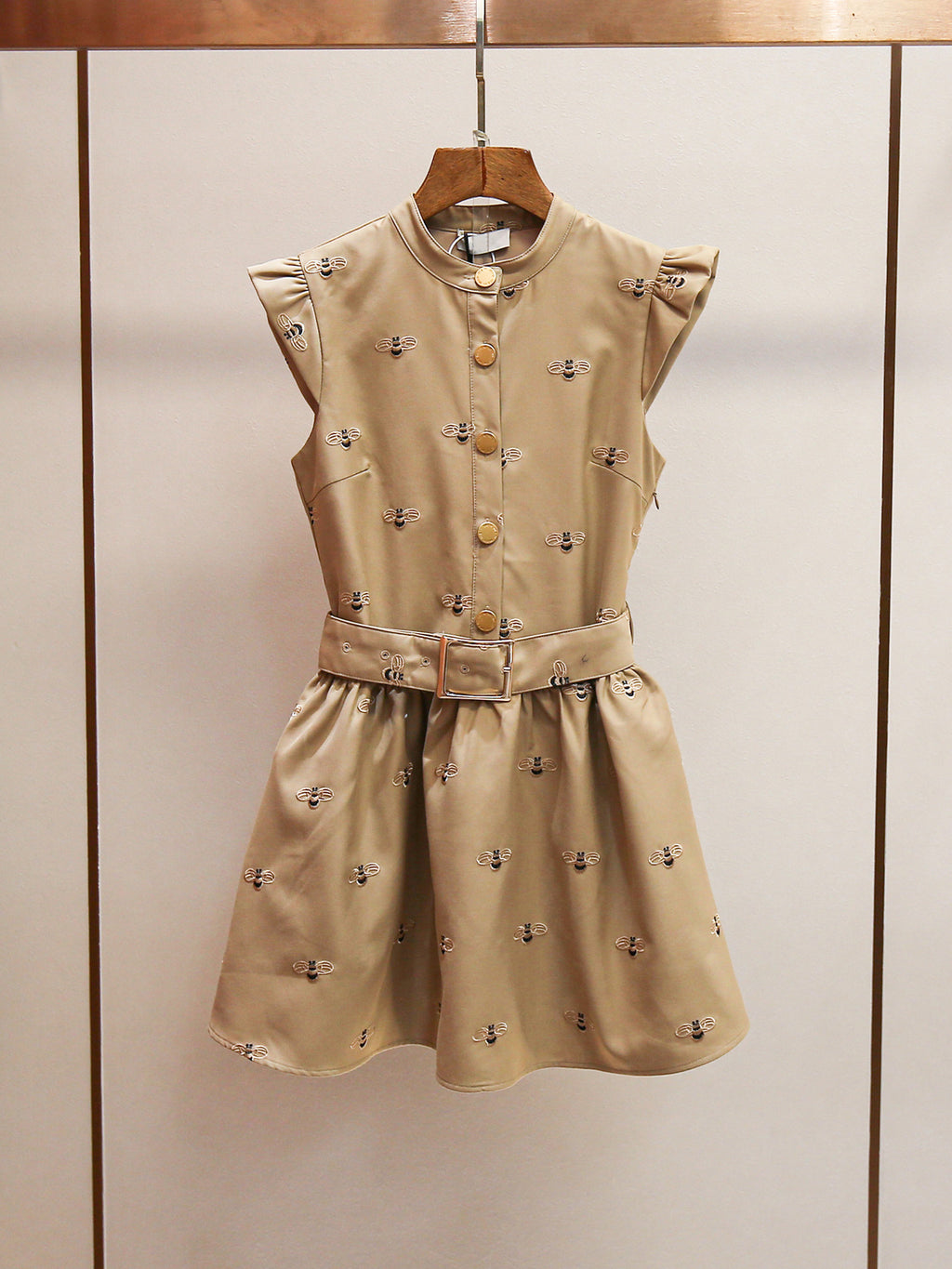 Französisches Chic Bienen-Stickerei Volant-Kleid