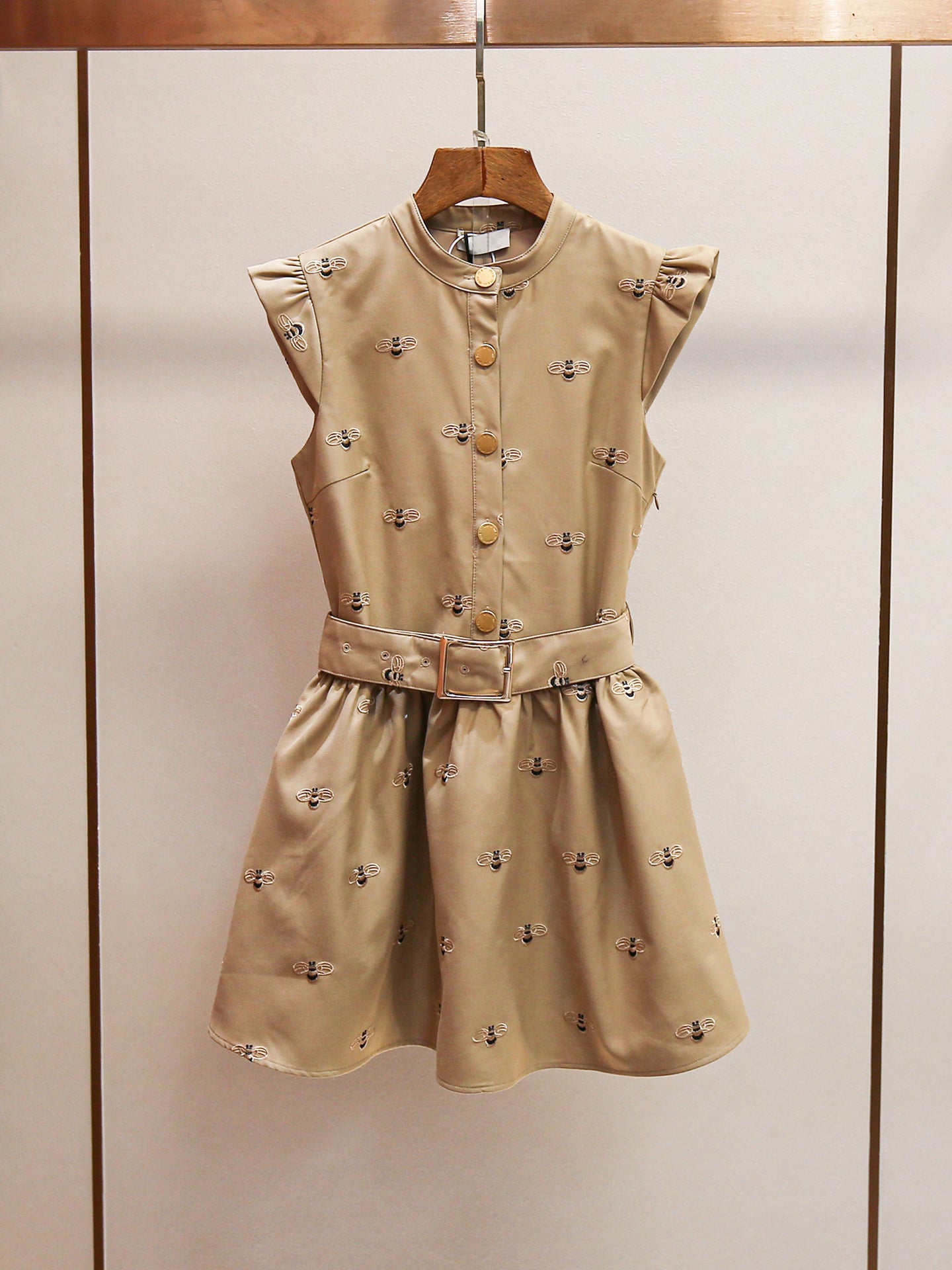 Französisches Chic Bienen-Stickerei Volant-Kleid