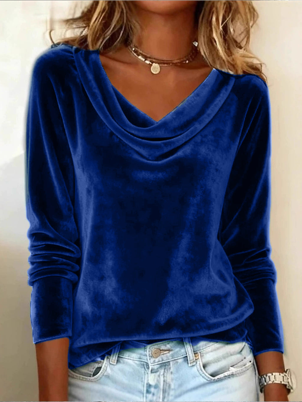 Samt-Shirt mit Wasserfallausschnitt