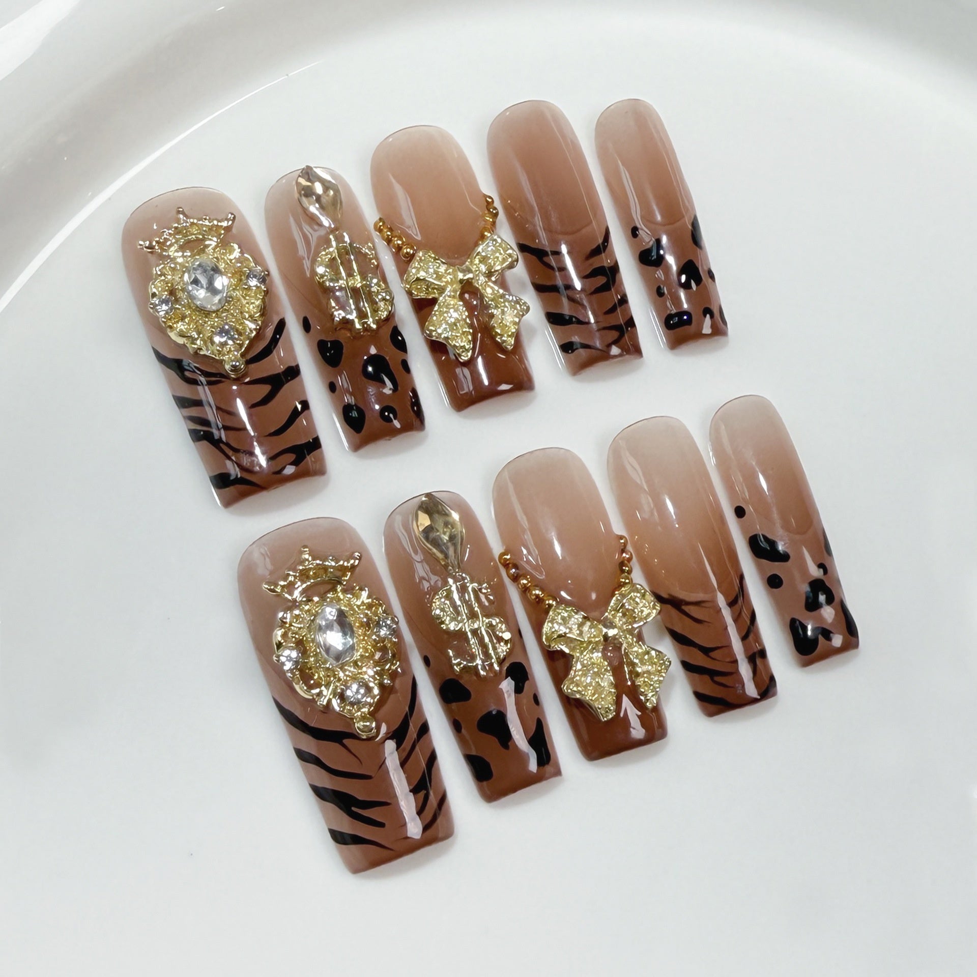 Eis-Transparent Leopard Print Fake Nails