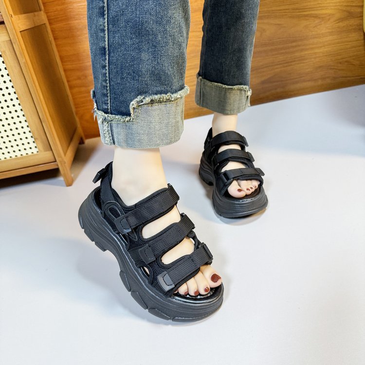 Plateau-Sandalen mit Klettverschluss – Bild 4 | LuxeStyle