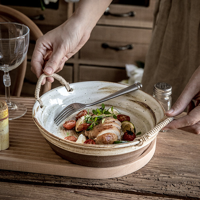 Tiefe Servierplatte aus Steinzeug mit Hanfseil-Muster – Bild 5 | LuxeStyle