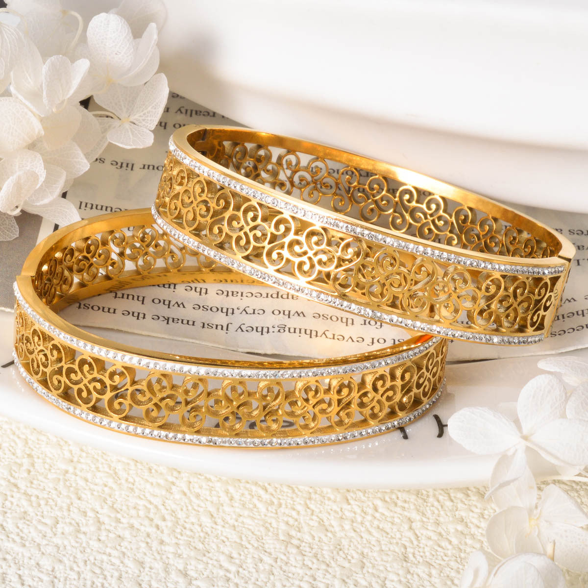 Armreif Gold mit Diamanten – Bild 4 | LuxeStyle