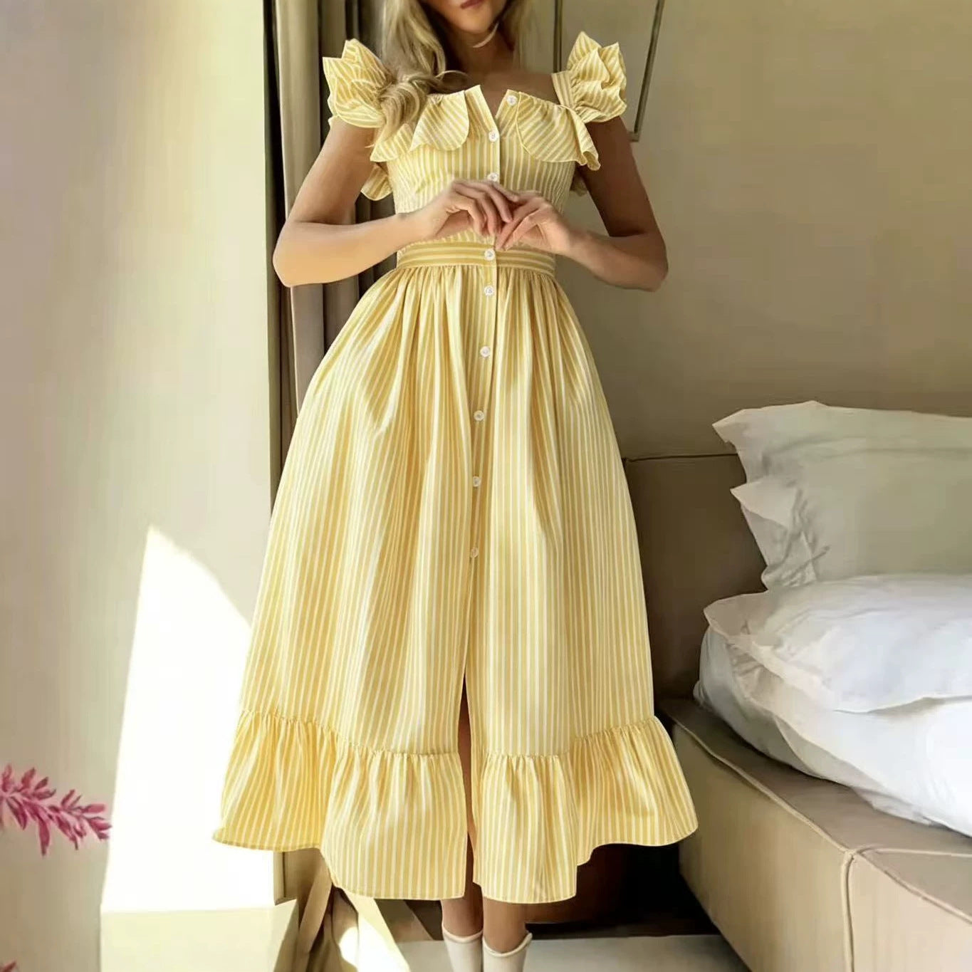Gestreiftes A-Linien-Kleid mit Puffärmeln