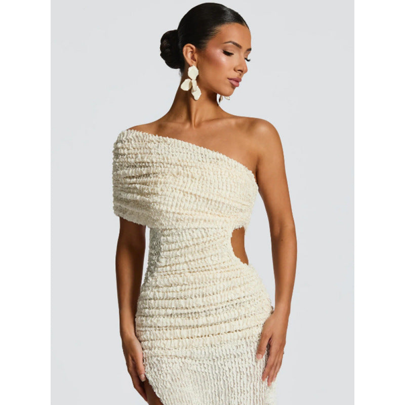Langes Kleid mit Schlitz und Cut-Out