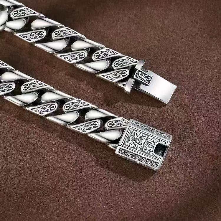 Personalisiertes Retro-Punk Armband