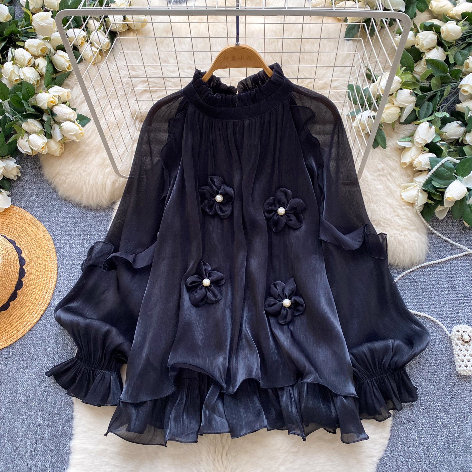Bluse mit 3D-Blumen und Rüschen