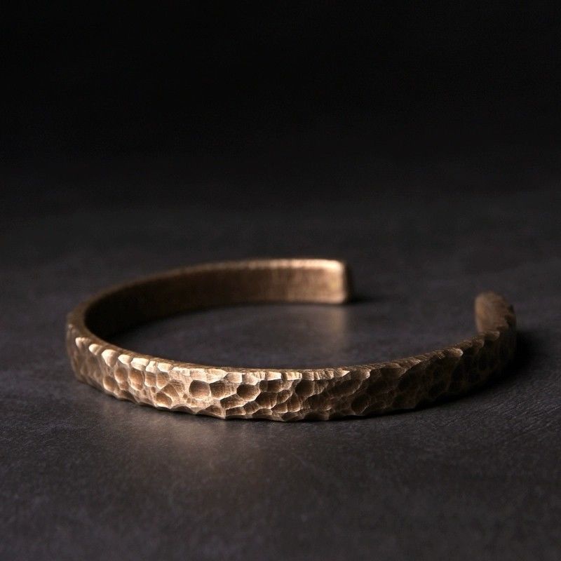 Gehämmertes Armband im Retro-Stil – Bild 6 | LuxeStyle