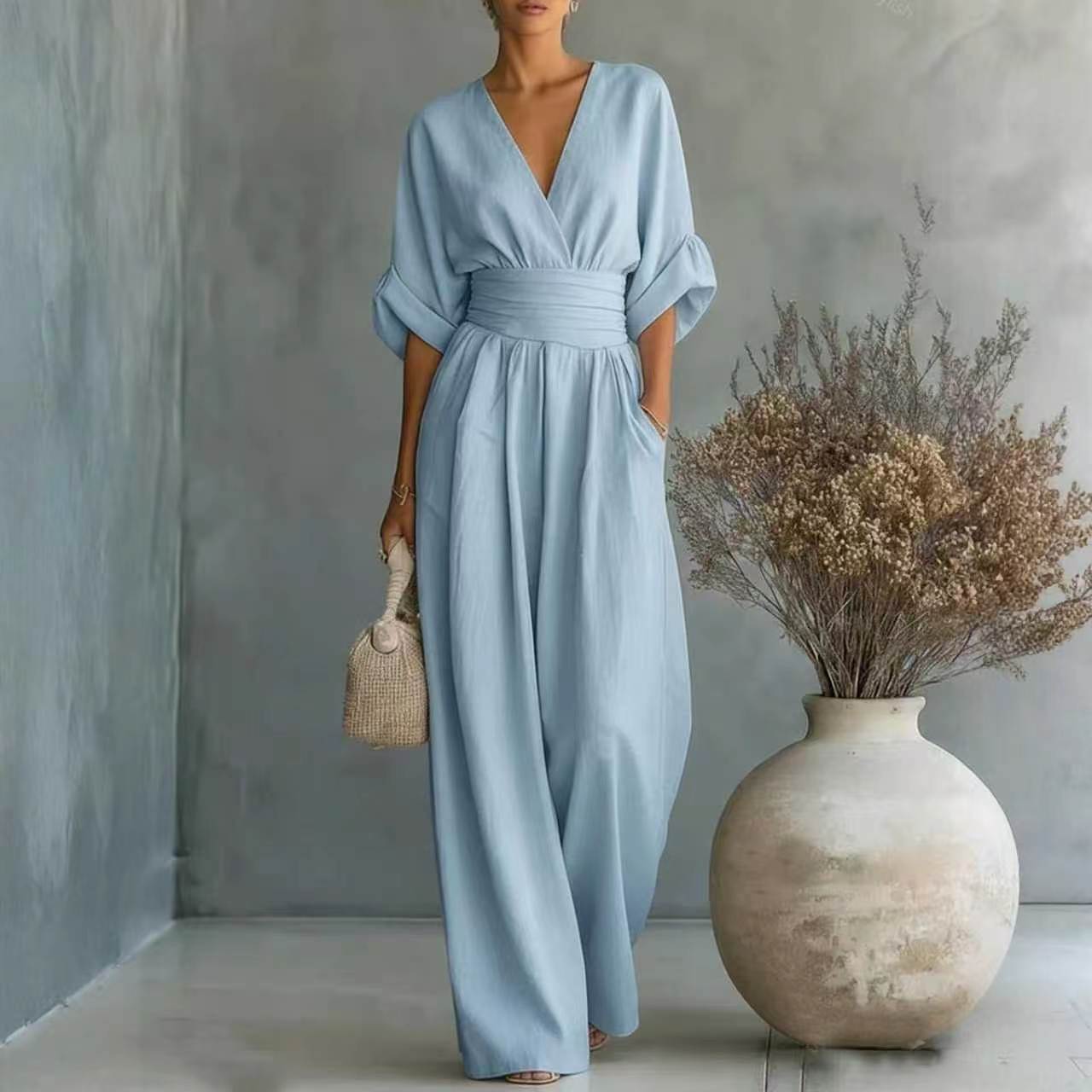 Eleganter Jumpsuit mit V-Ausschnitt